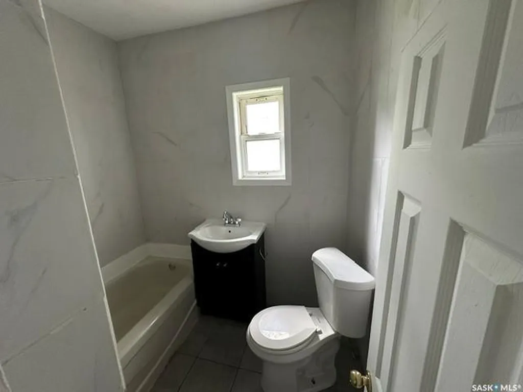 1447 Elphinstone Street Regina SK S4T 3M7