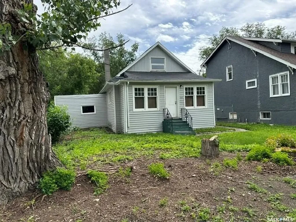 1447 Elphinstone Street Regina SK S4T 3M7
