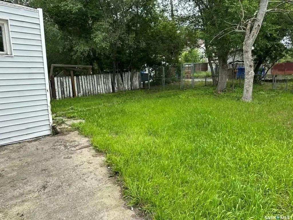 1447 Elphinstone Street Regina SK S4T 3M7
