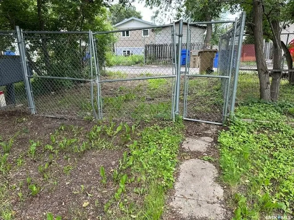 1447 Elphinstone Street Regina SK S4T 3M7
