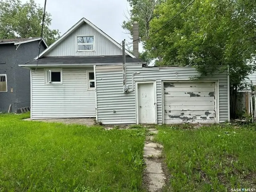 1447 Elphinstone Street Regina SK S4T 3M7