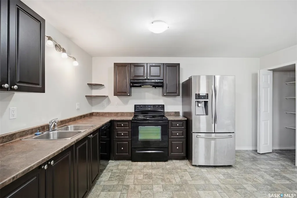 435 Coad Manor Saskatoon SK S7R 0C6