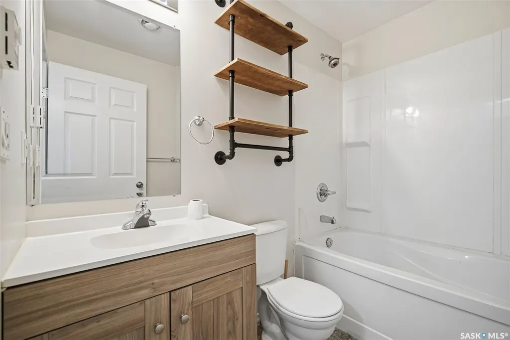 435 Coad Manor Saskatoon SK S7R 0C6