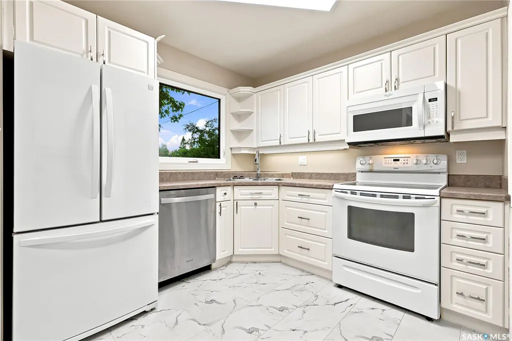 2118 Clarence Avenue S Saskatoon SK S7J 1L5