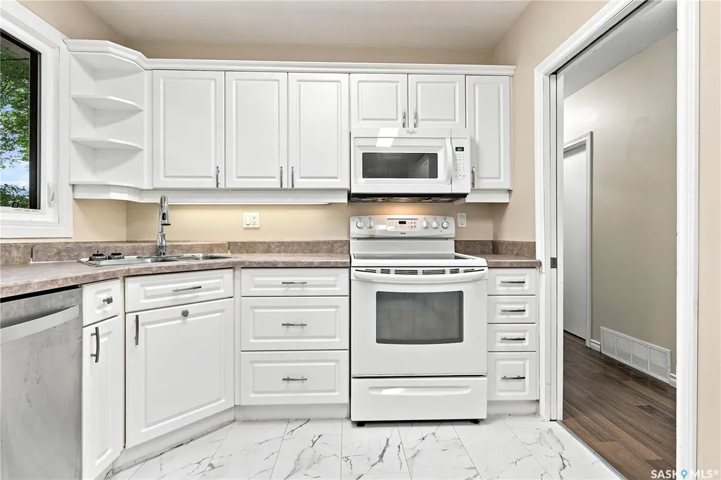 2118 Clarence Avenue S Saskatoon SK S7J 1L5
