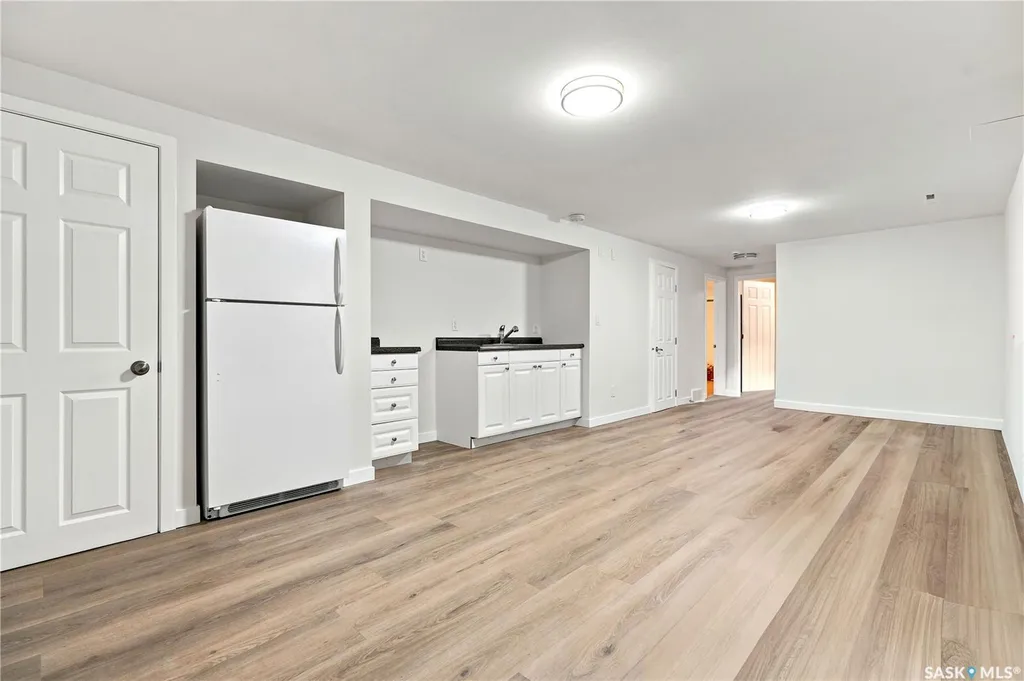 2118 Clarence Avenue S Saskatoon SK S7J 1L5