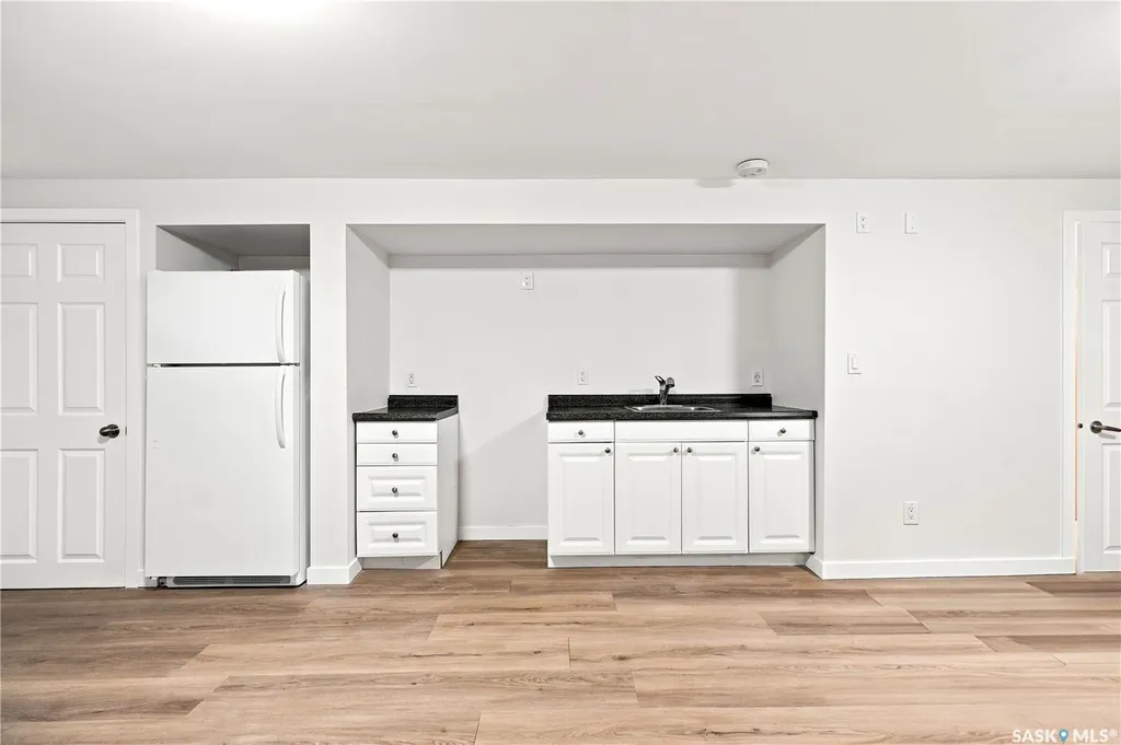 2118 Clarence Avenue S Saskatoon SK S7J 1L5
