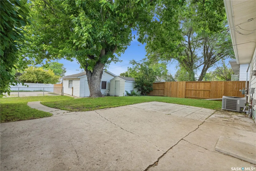 2118 Clarence Avenue S Saskatoon SK S7J 1L5