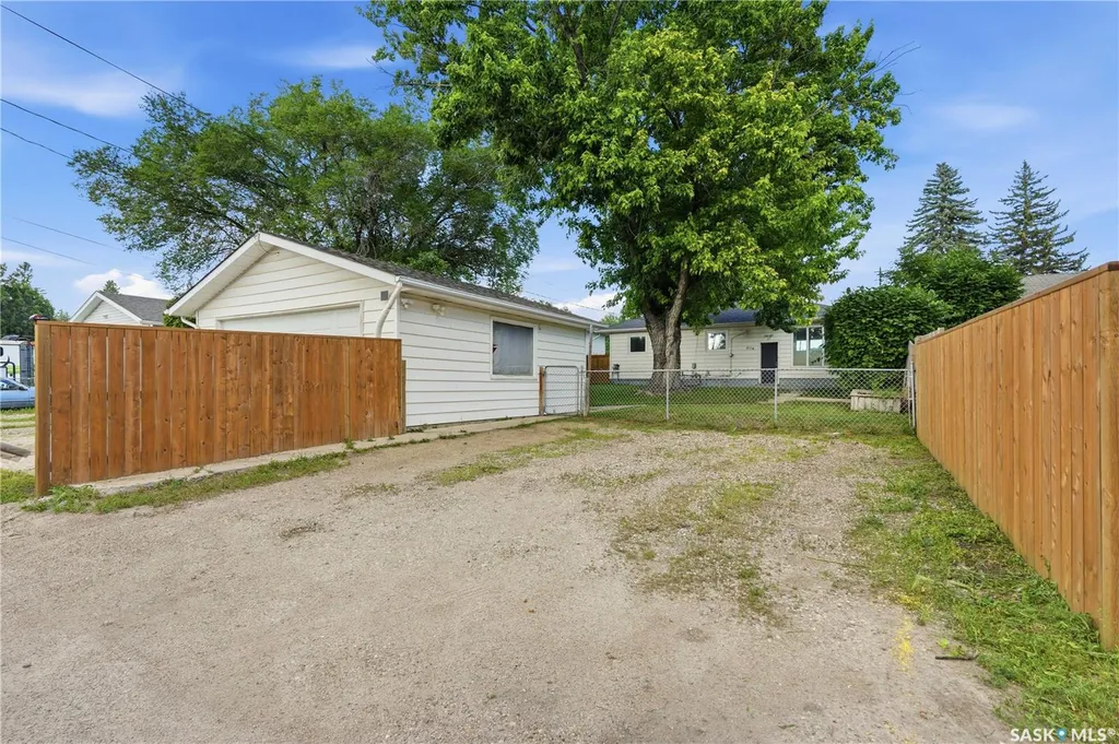 2118 Clarence Avenue S Saskatoon SK S7J 1L5