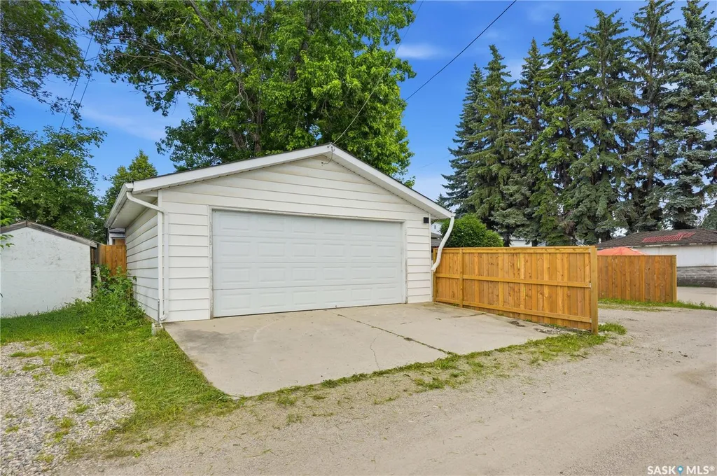 2118 Clarence Avenue S Saskatoon SK S7J 1L5