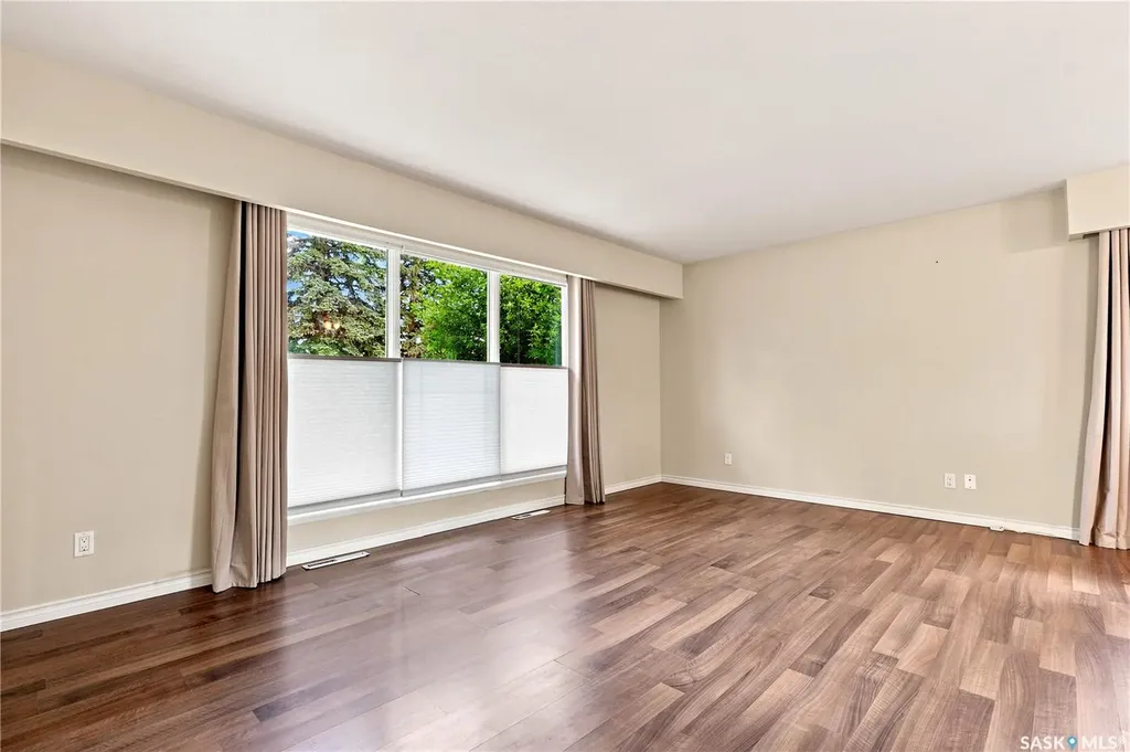 2118 Clarence Avenue S Saskatoon SK S7J 1L5