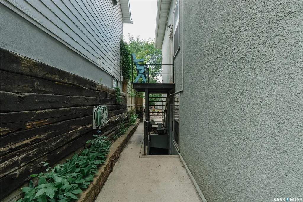 710 Mcpherson Avenue Saskatoon SK S7N 0X8