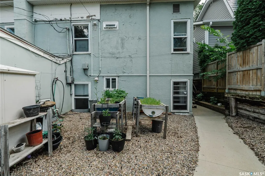710 Mcpherson Avenue Saskatoon SK S7N 0X8