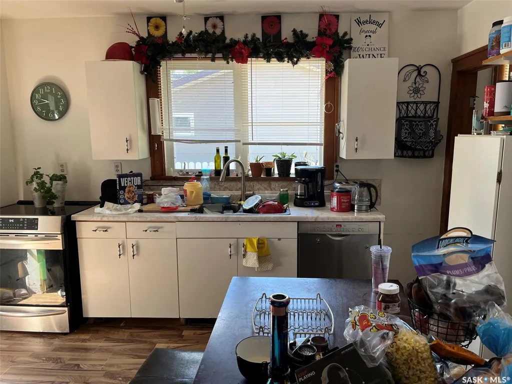 1027 7th Avenue NE Moose Jaw SK S6H 1M9
