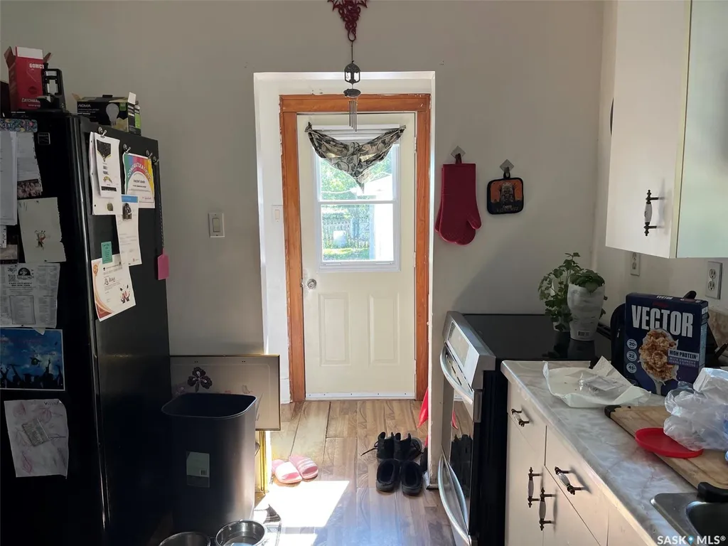 1027 7th Avenue NE Moose Jaw SK S6H 1M9
