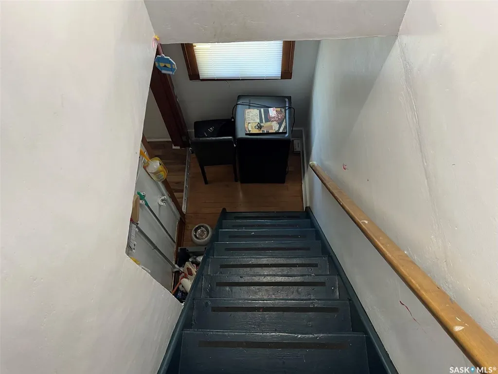 1027 7th Avenue NE Moose Jaw SK S6H 1M9