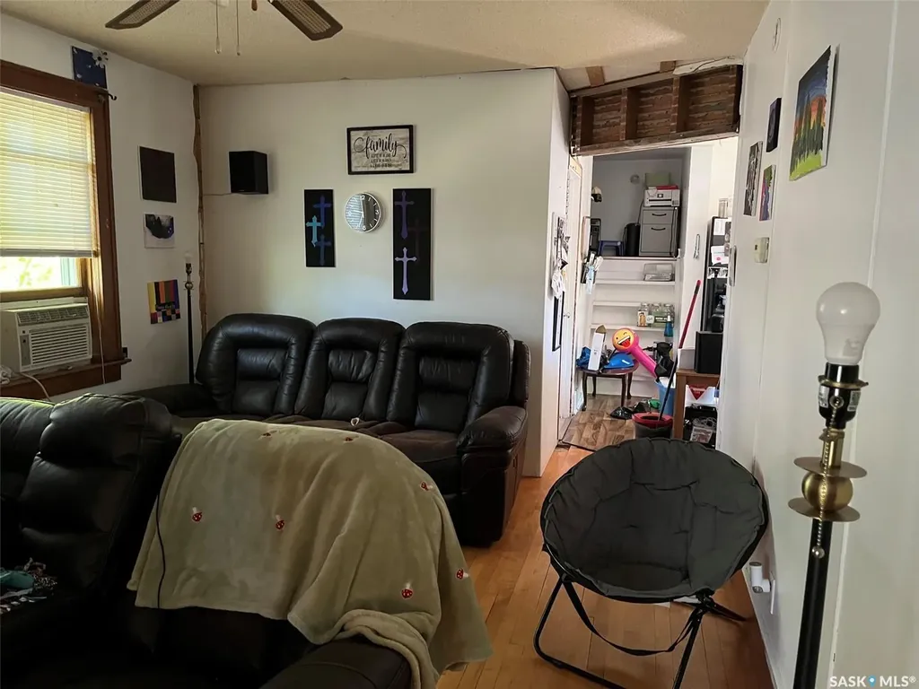 1027 7th Avenue NE Moose Jaw SK S6H 1M9