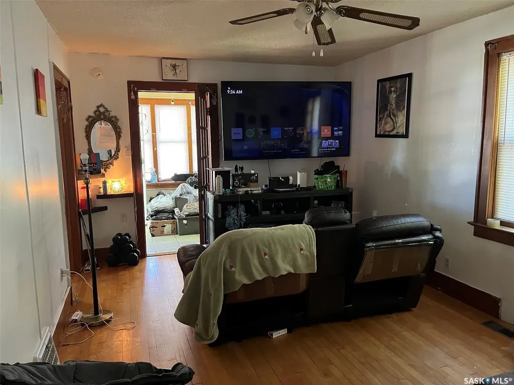 1027 7th Avenue NE Moose Jaw SK S6H 1M9