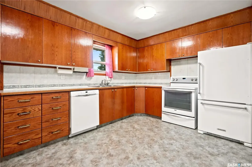 3326 4th Avenue N Regina SK S4R 0V6