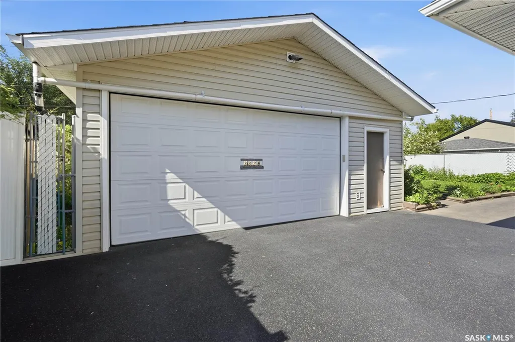 3326 4th Avenue N Regina SK S4R 0V6
