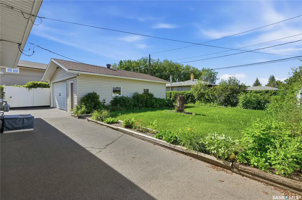 3326 4th Avenue N Regina SK S4R 0V6