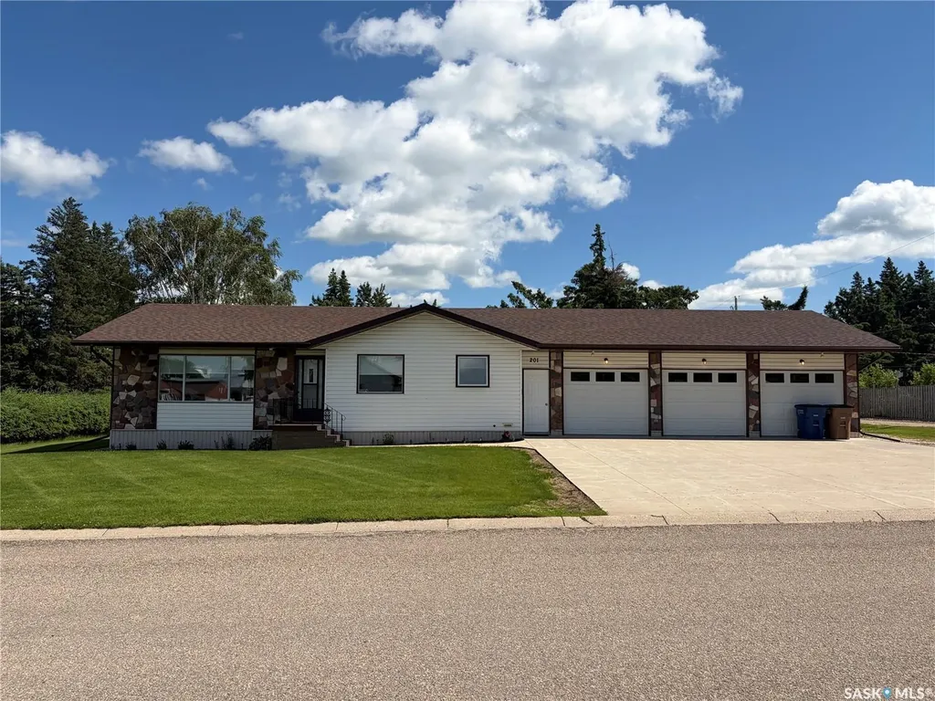 201 1st Street Kelvington SK S0A 1W0