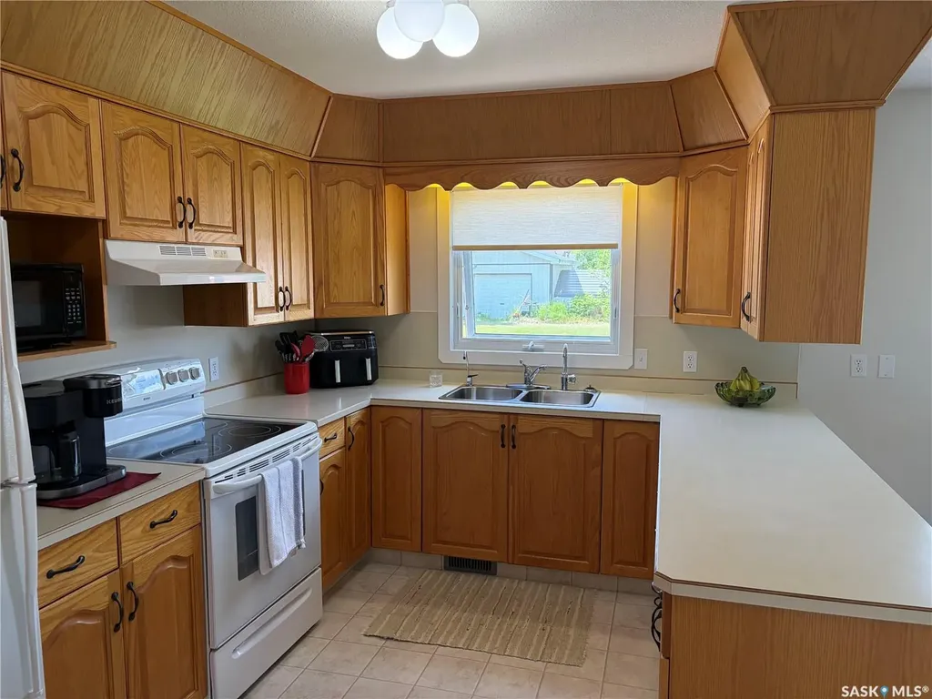 201 1st Street Kelvington SK S0A 1W0