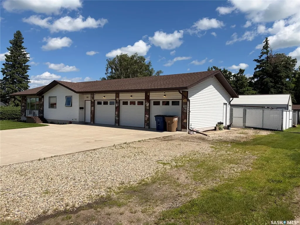 201 1st Street Kelvington SK S0A 1W0