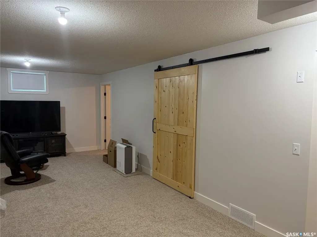 201 1st Street Kelvington SK S0A 1W0