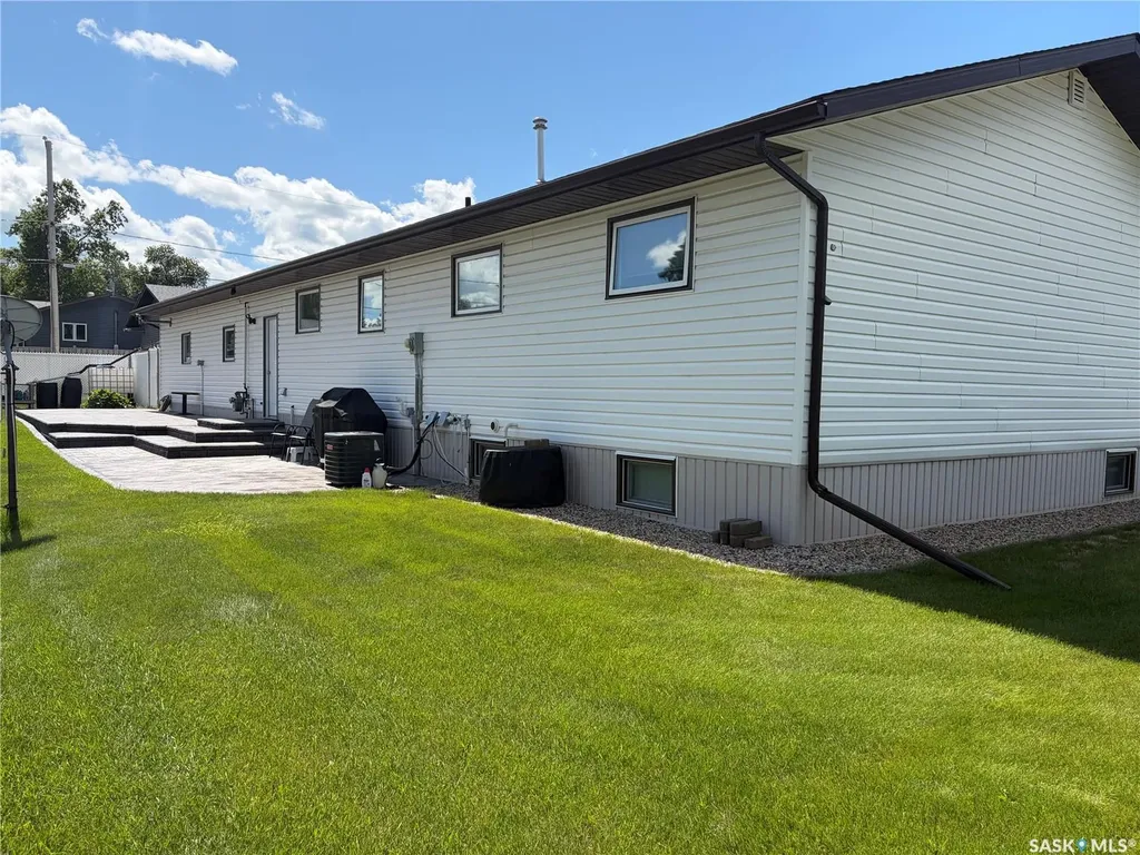 201 1st Street Kelvington SK S0A 1W0