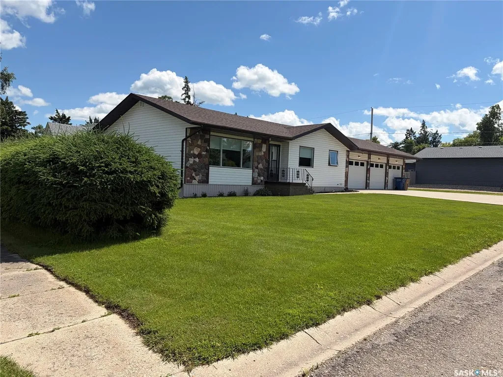 201 1st Street Kelvington SK S0A 1W0
