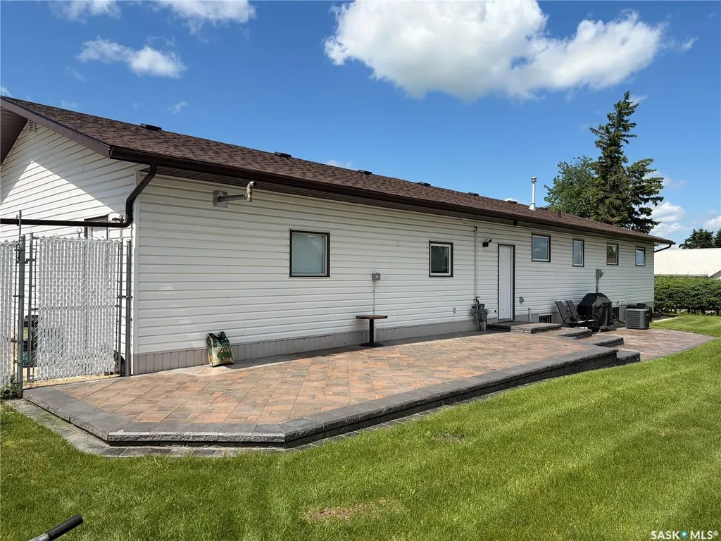 201 1st Street Kelvington SK S0A 1W0