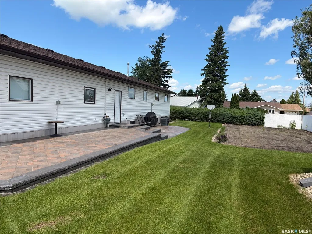 201 1st Street Kelvington SK S0A 1W0