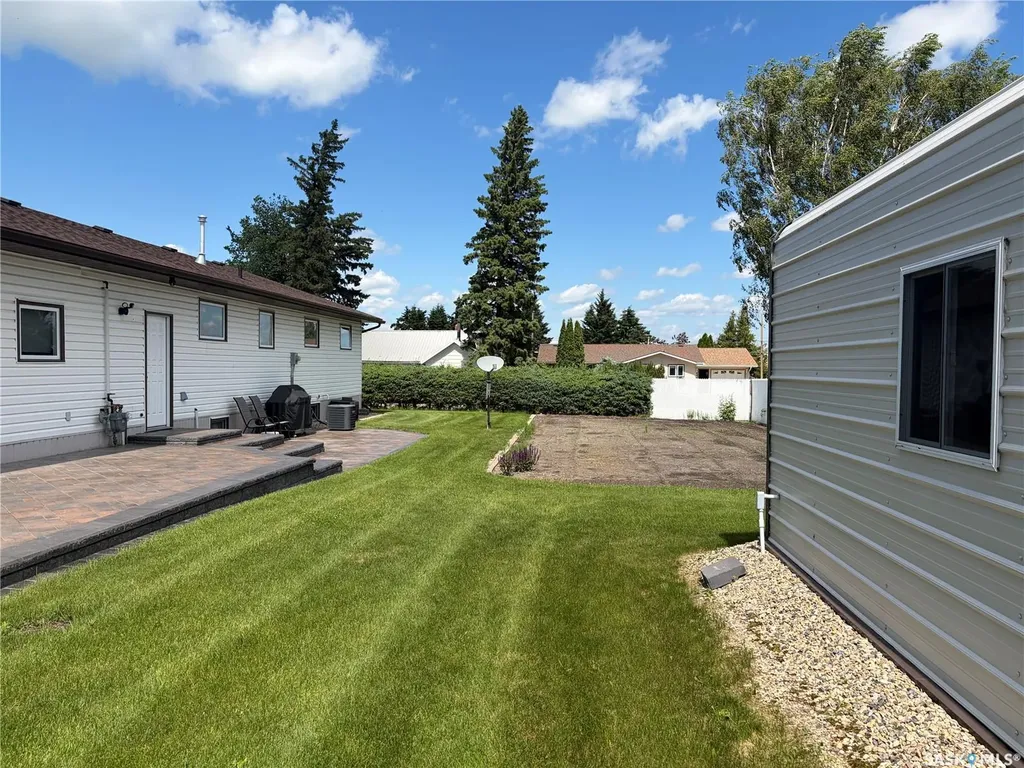 201 1st Street Kelvington SK S0A 1W0