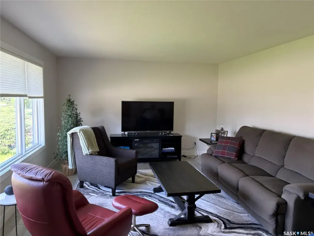 201 1st Street Kelvington SK S0A 1W0