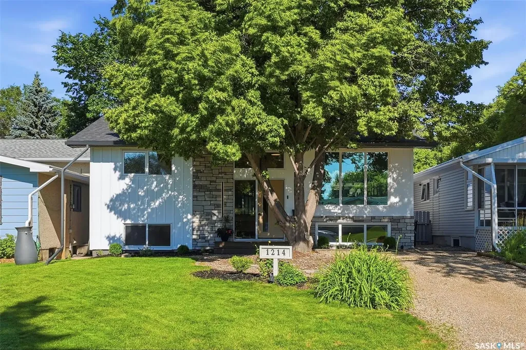 1214 Elevator Road Saskatoon SK S7M 3X2