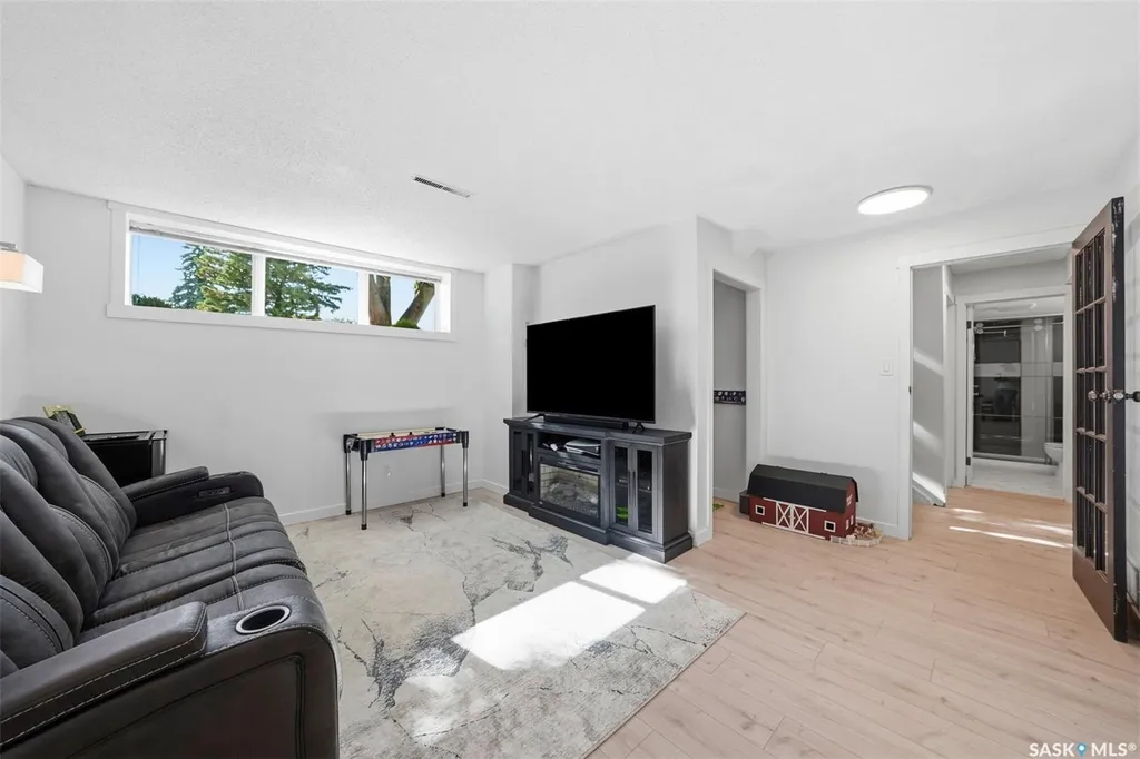 1214 Elevator Road Saskatoon SK S7M 3X2