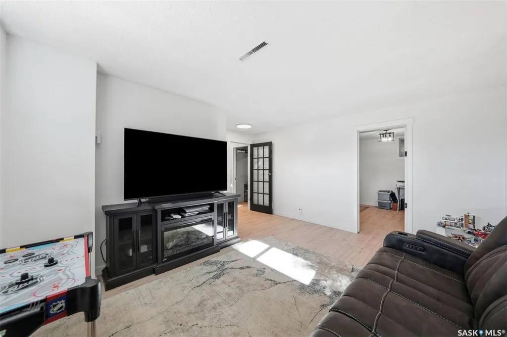 1214 Elevator Road Saskatoon SK S7M 3X2
