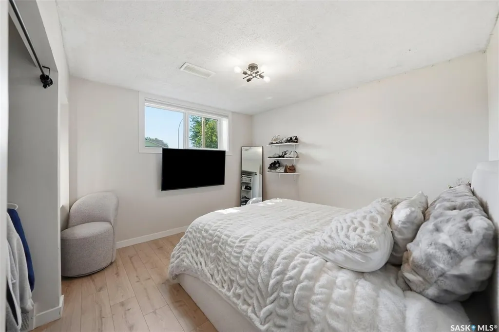 1214 Elevator Road Saskatoon SK S7M 3X2