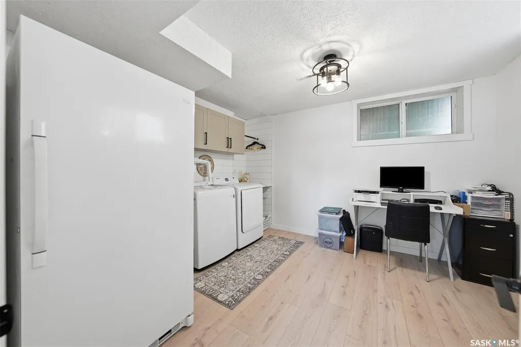 1214 Elevator Road Saskatoon SK S7M 3X2