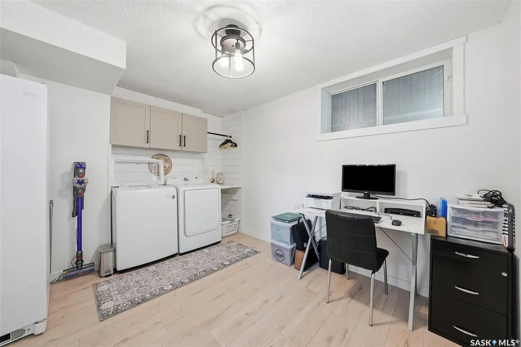 1214 Elevator Road Saskatoon SK S7M 3X2