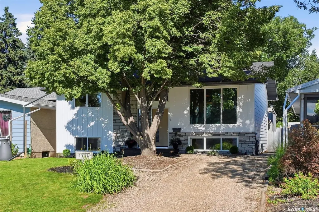 1214 Elevator Road Saskatoon SK S7M 3X2