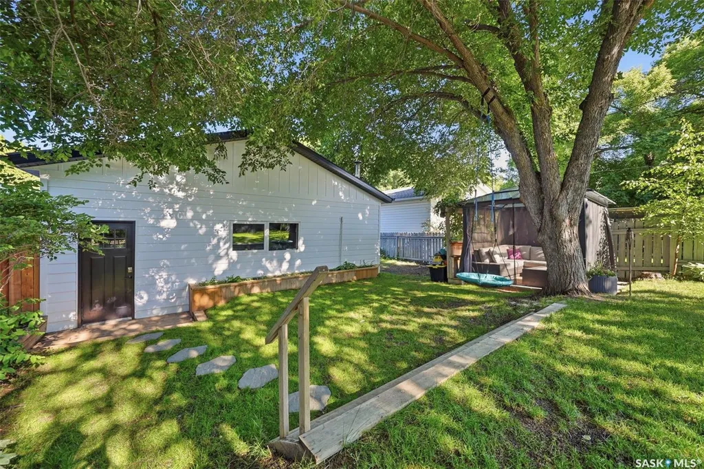 1214 Elevator Road Saskatoon SK S7M 3X2