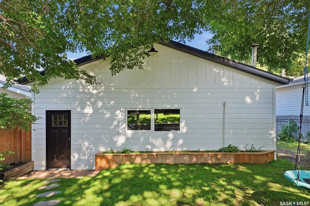 1214 Elevator Road Saskatoon SK S7M 3X2
