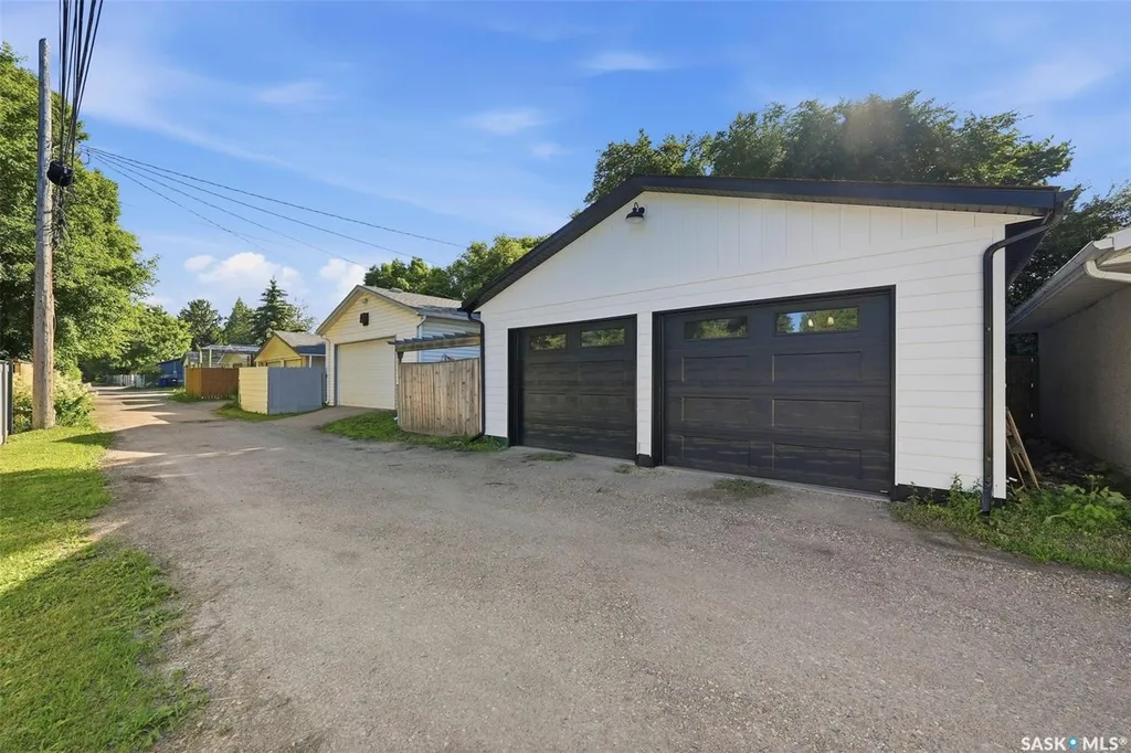 1214 Elevator Road Saskatoon SK S7M 3X2