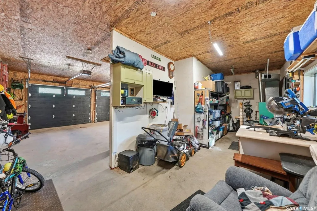 1214 Elevator Road Saskatoon SK S7M 3X2