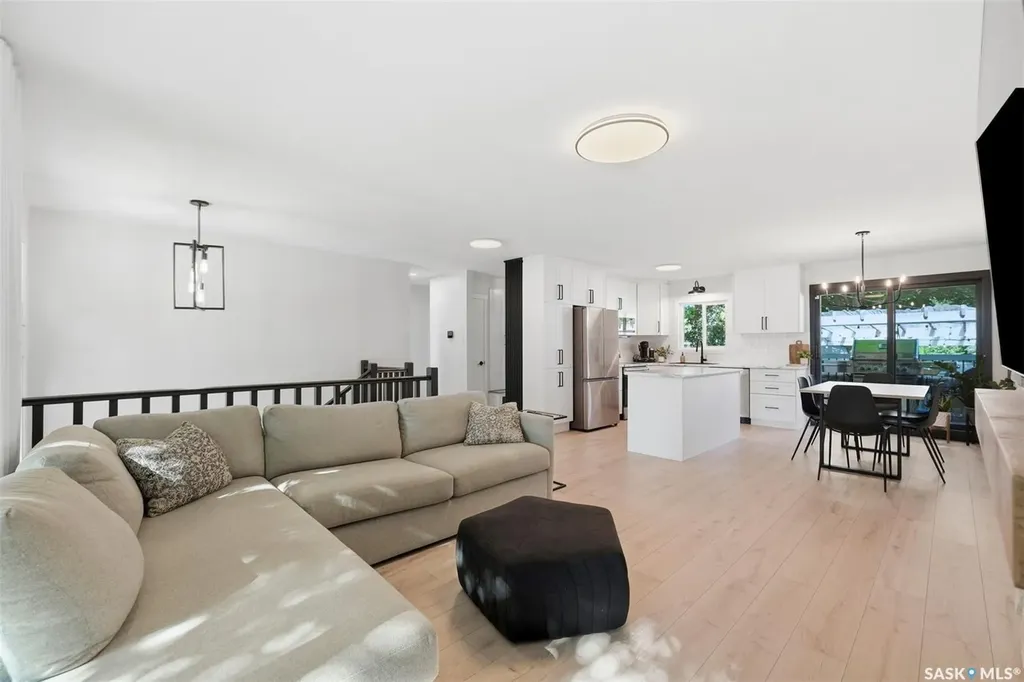 1214 Elevator Road Saskatoon SK S7M 3X2