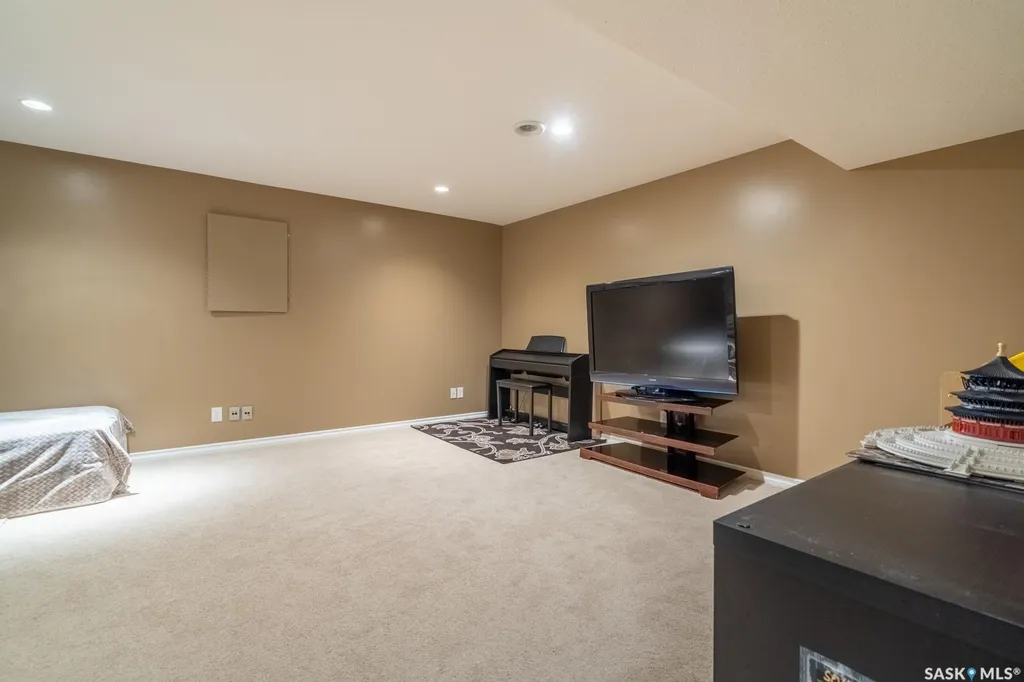 2400 Tell Place Regina SK S4V 3E3