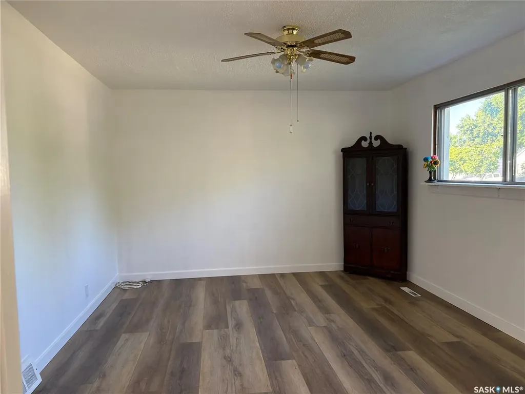 925 O Avenue S Saskatoon SK S7M 2S8