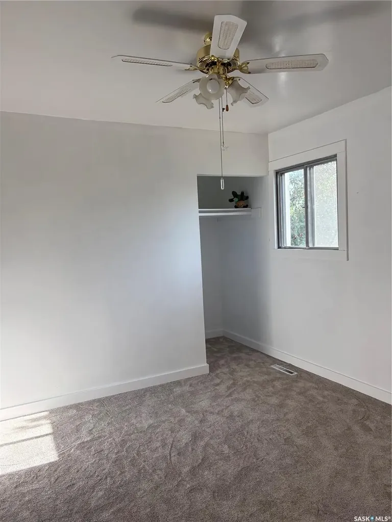 925 O Avenue S Saskatoon SK S7M 2S8